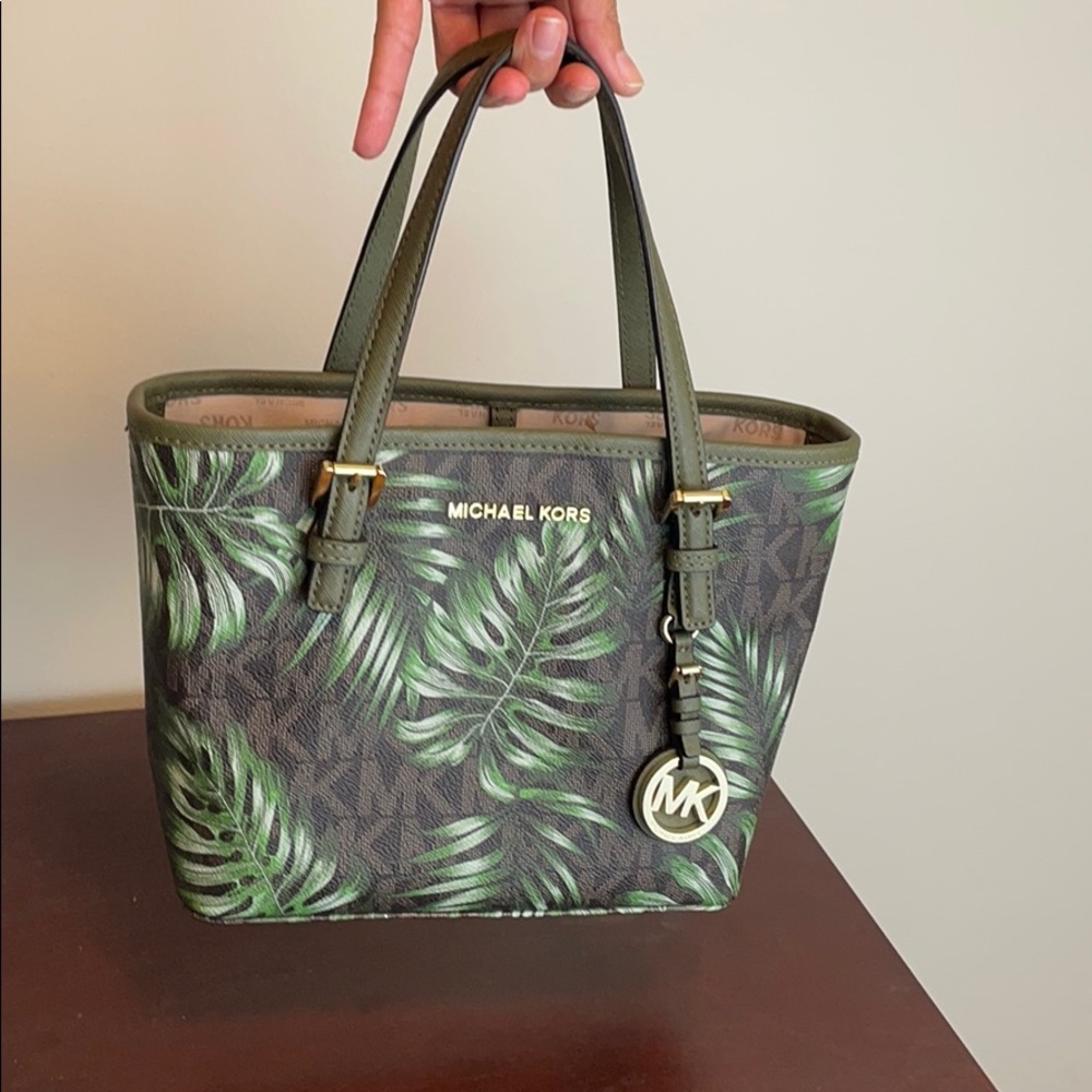 Michael Kors wild bag! Lots of compartments 😍